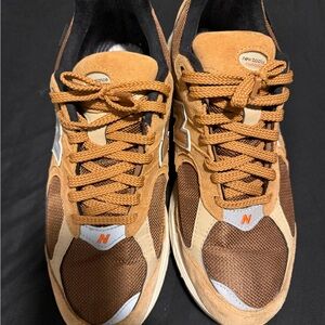 New Balance Tan and Brown Suede Mesh Athletic Sneakers GORE-TEX 2002R
